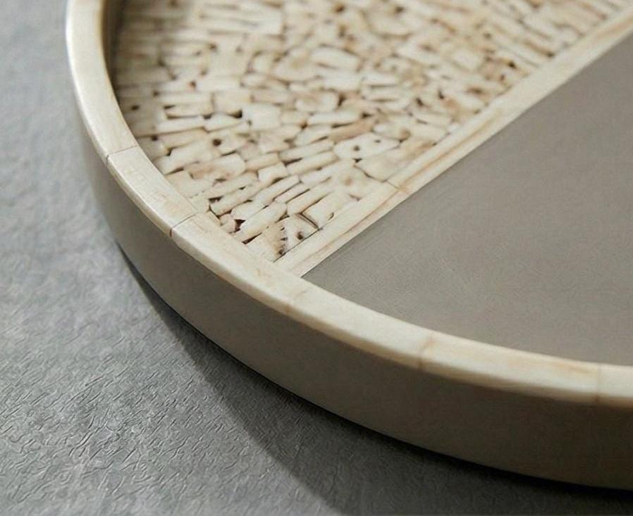 Two Tone Bone Inlay Round Tray – Handmade Modern Resin Serving Tray